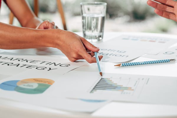 استراتيجيات تحسين أداء إعلانات جوجل وزيادة ROI